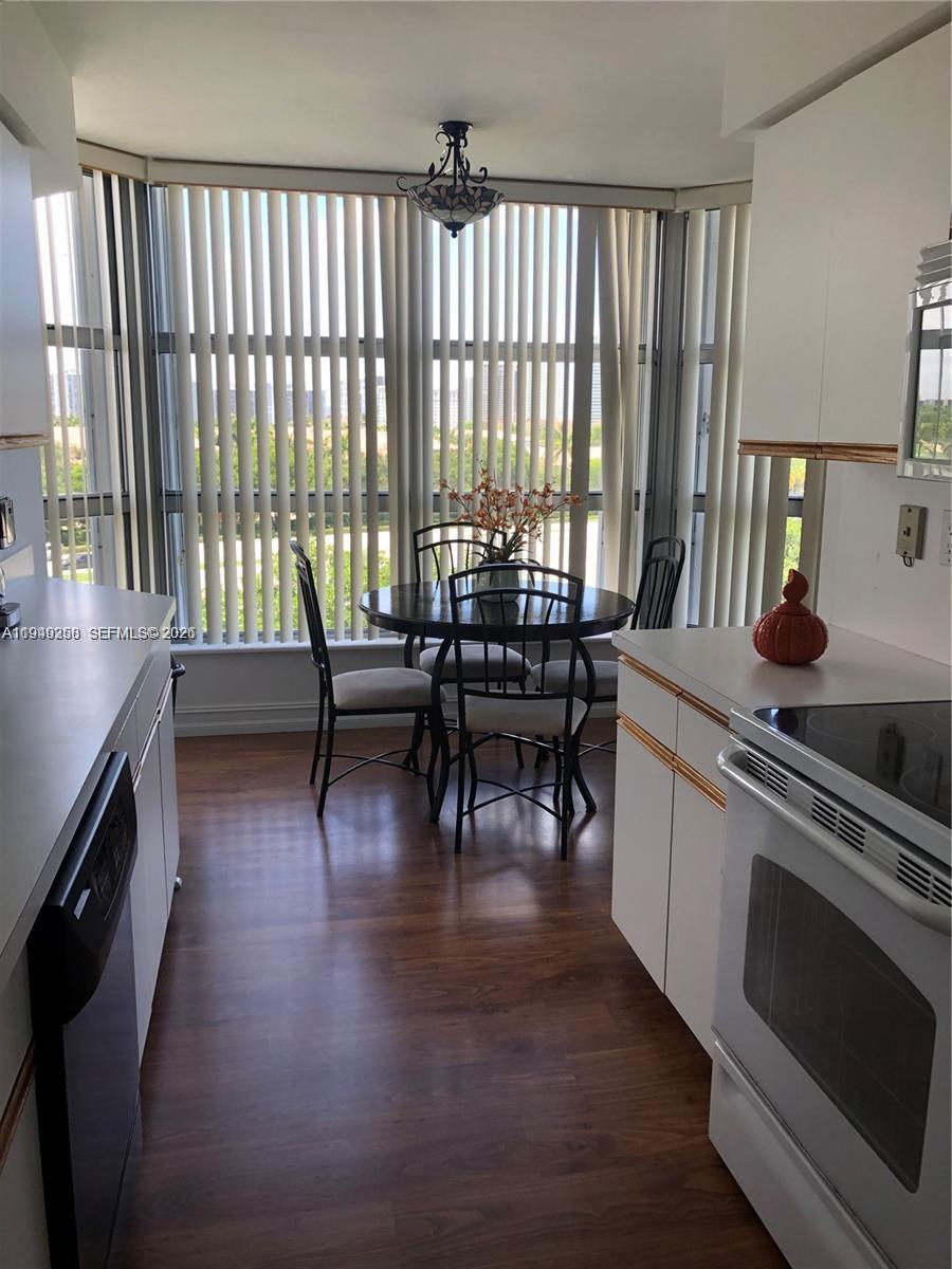 MYSTIC POINTE PLUS DEN - Residential