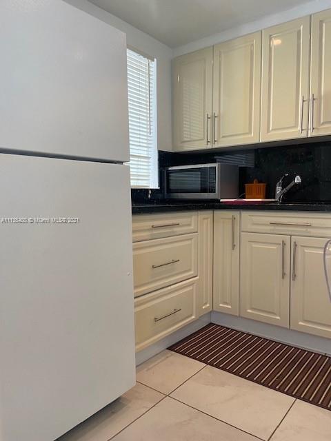 LINCOLN WEST TOWERS CONDO - Residential Lease