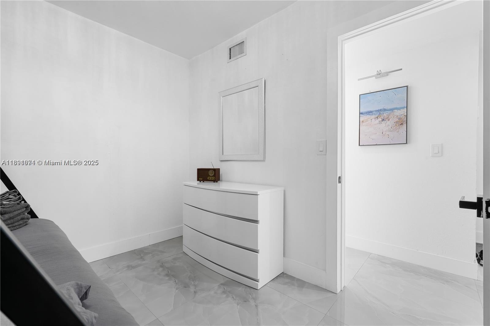 W MIAMI SHORES SEC B - Residential