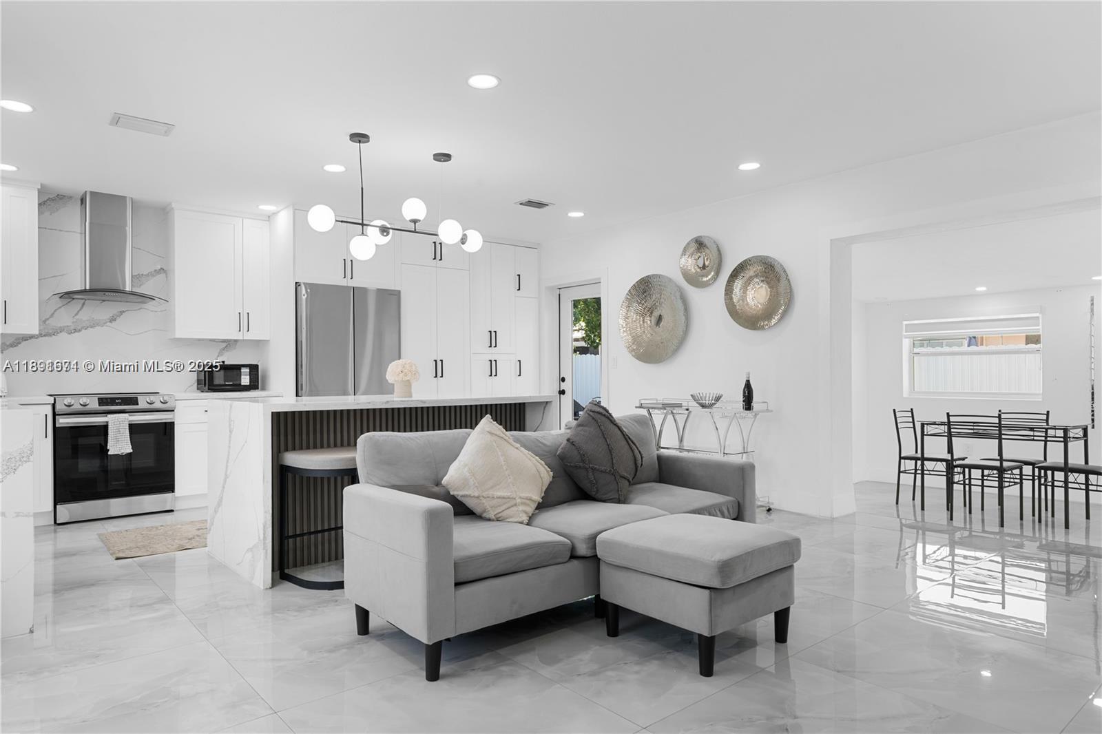 W MIAMI SHORES SEC B - Residential