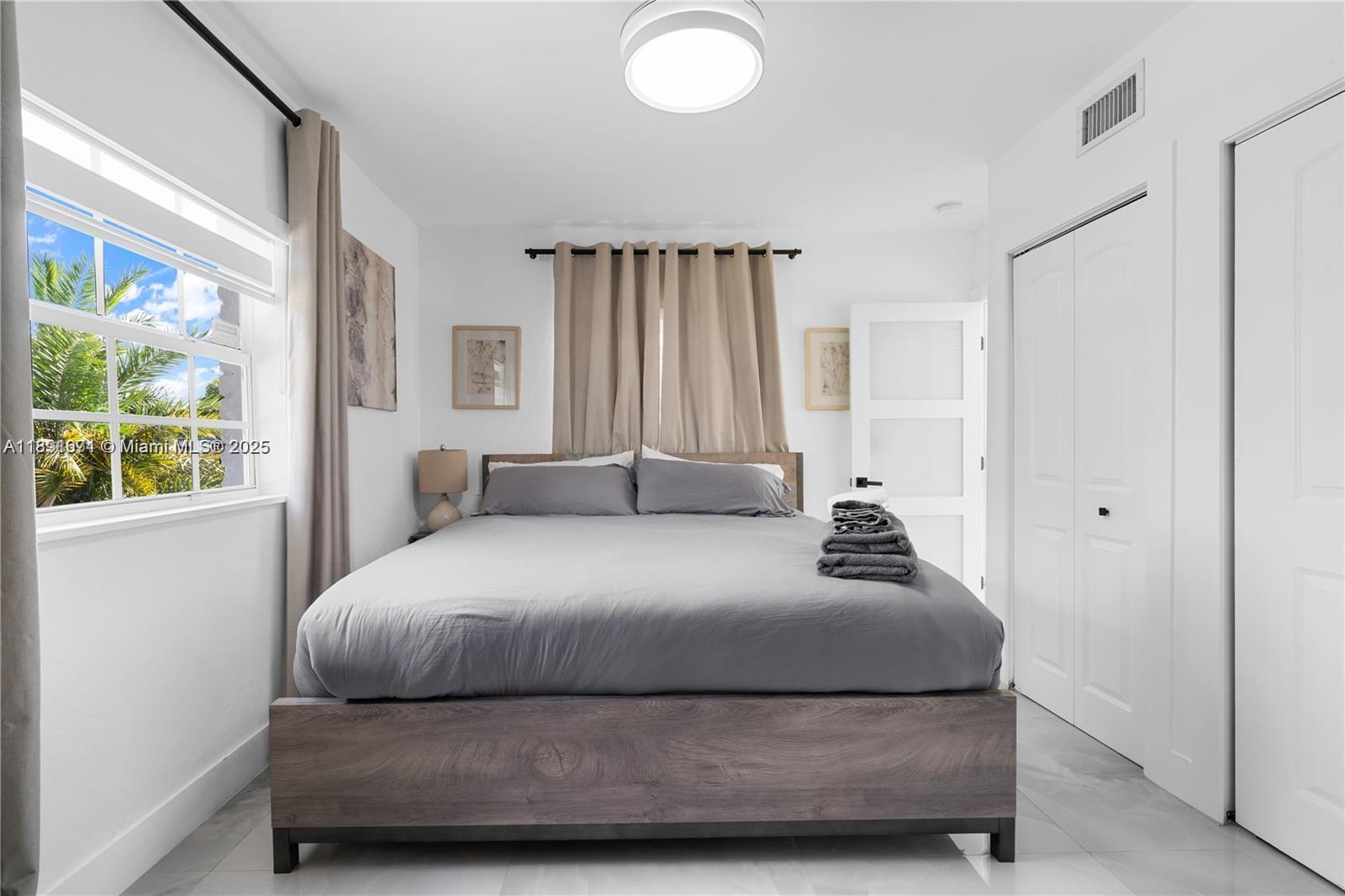 W MIAMI SHORES SEC B - Residential