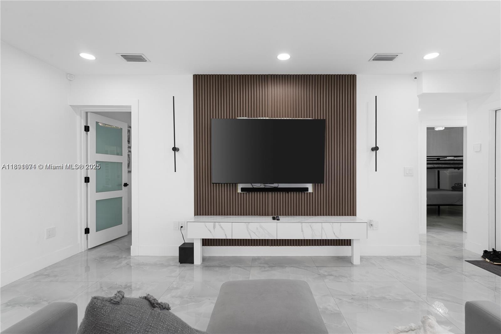 W MIAMI SHORES SEC B - Residential