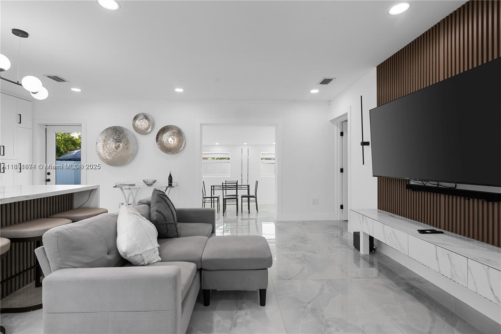 W MIAMI SHORES SEC B - Residential