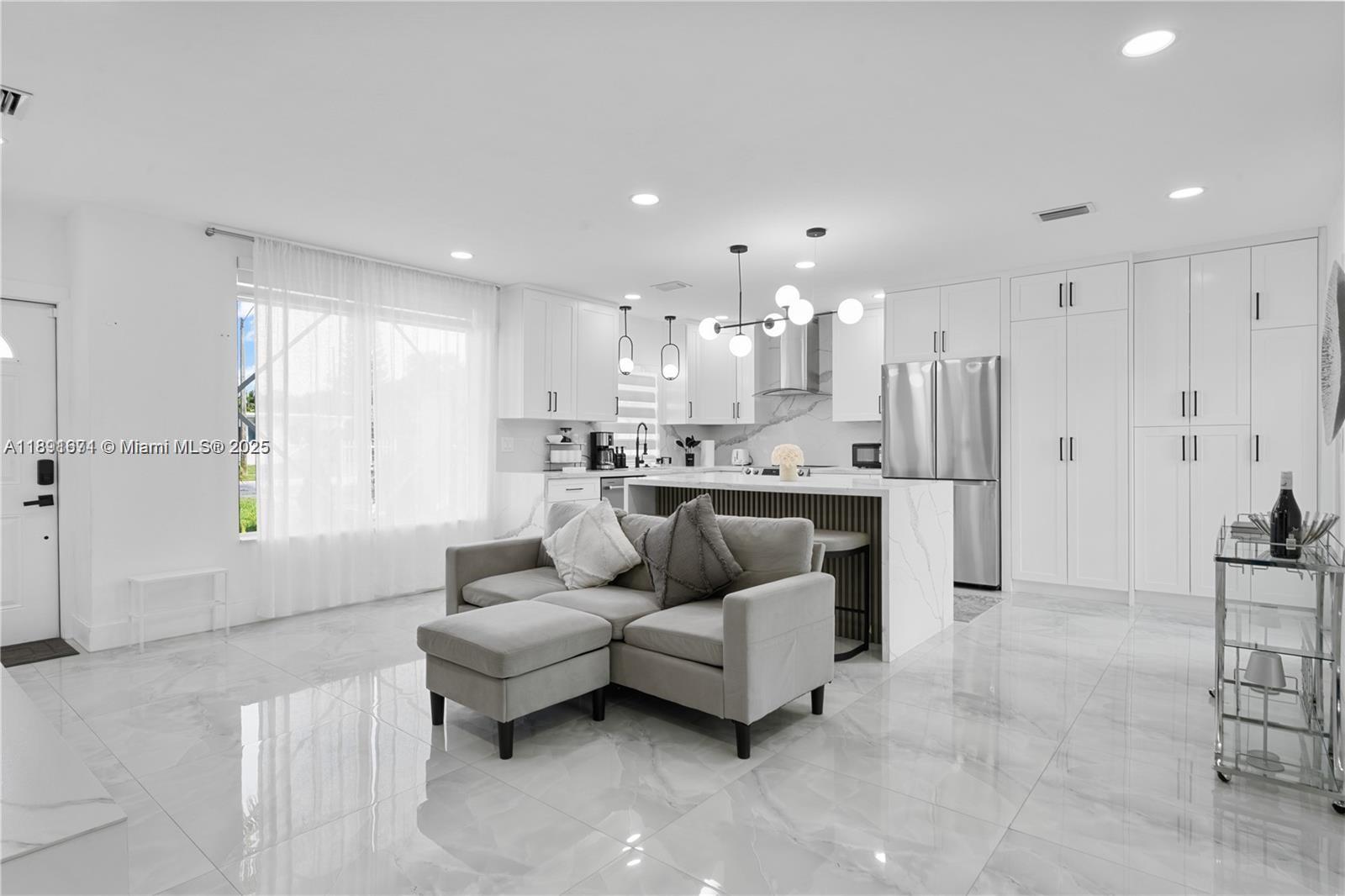 W MIAMI SHORES SEC B - Residential