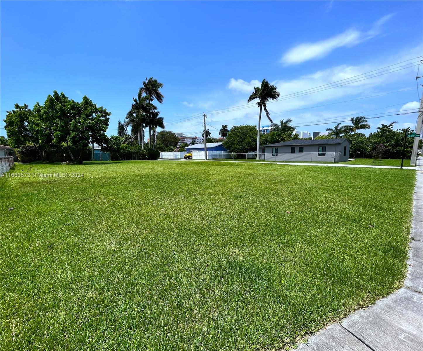 DANIA COUNTRY CLUB ESTATE - Land