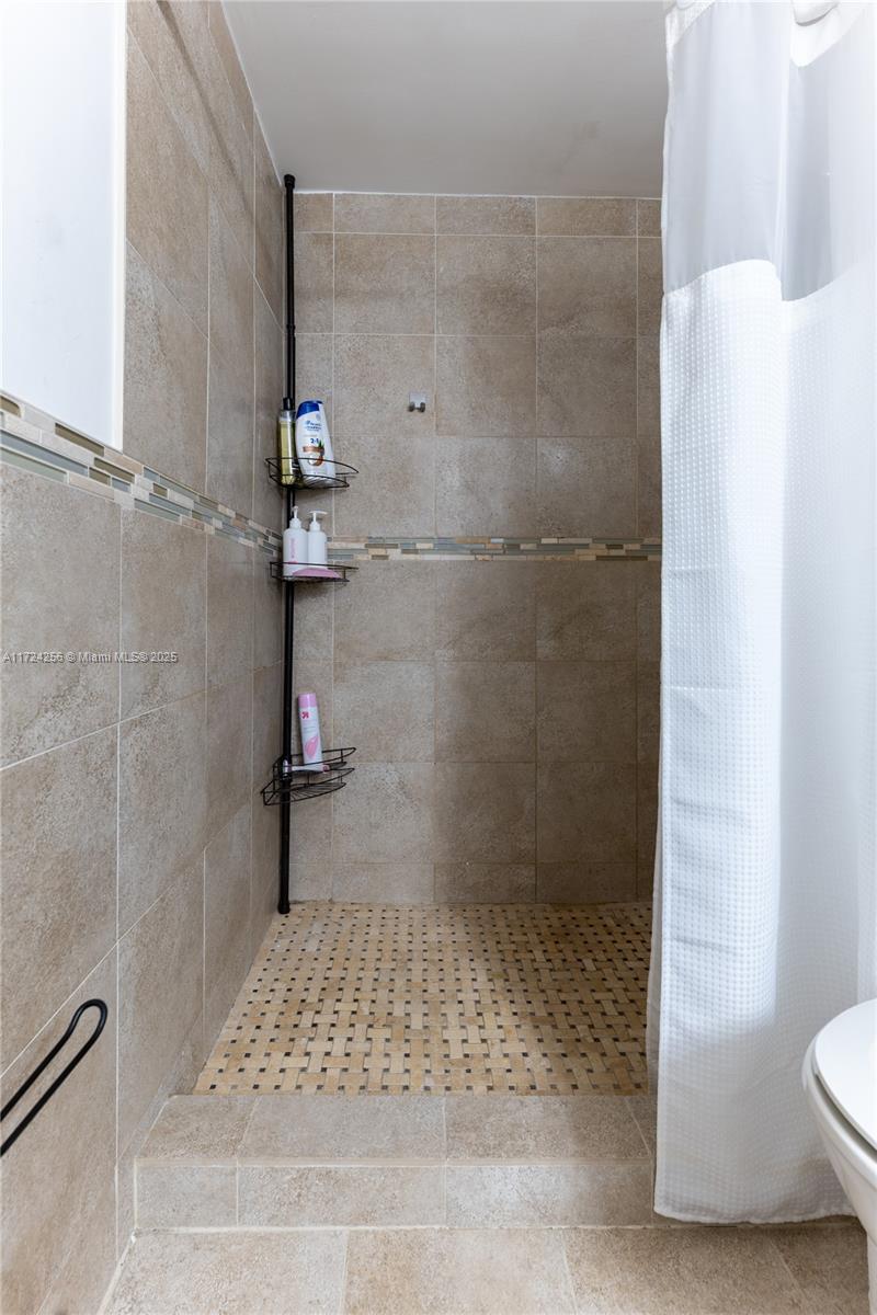 CARLTON BAY CONDO - Residential