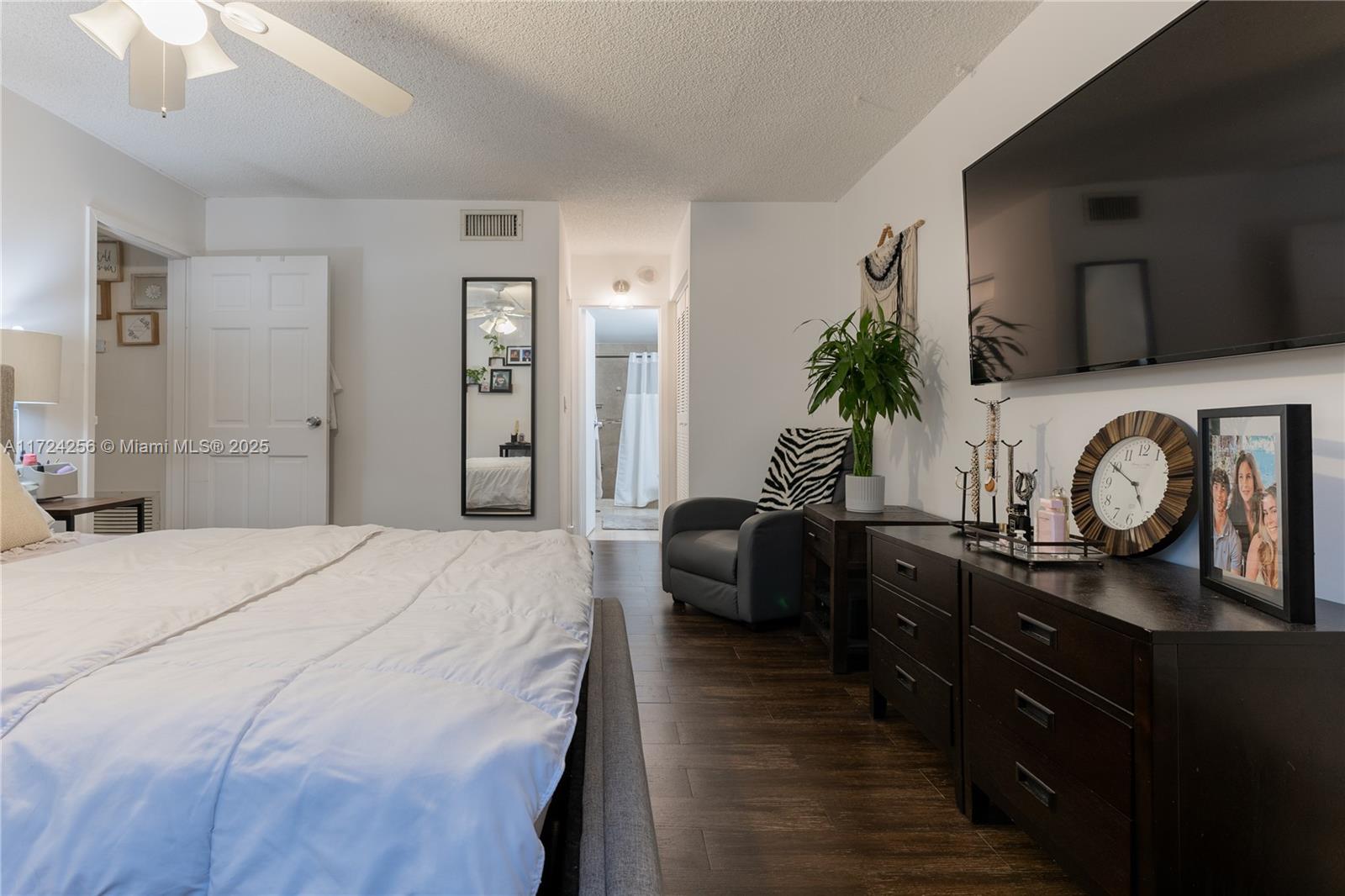 CARLTON BAY CONDO - Residential