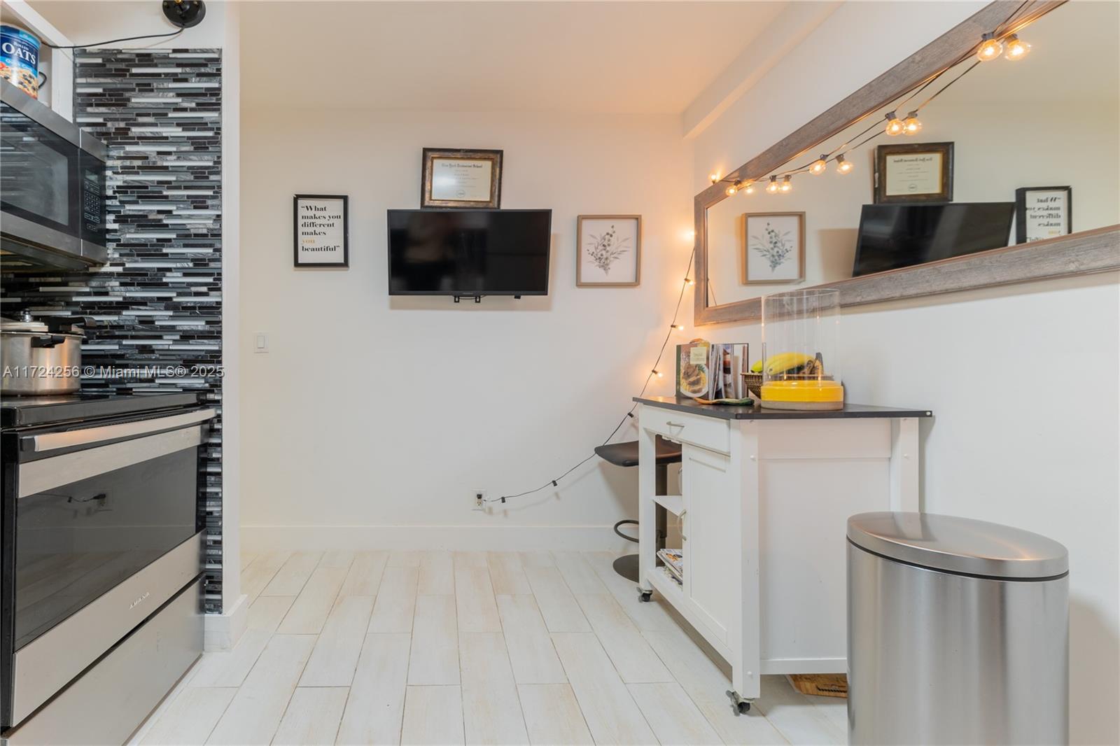 CARLTON BAY CONDO - Residential