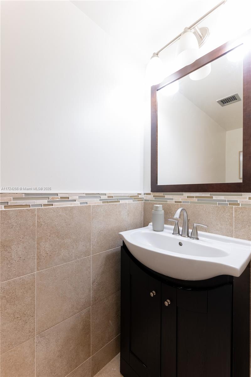 CARLTON BAY CONDO - Residential