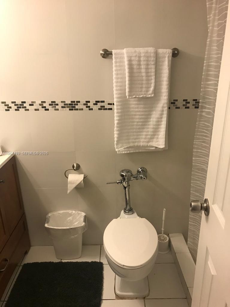 DIPLOMAT GOLF & RACQUET C - Residential