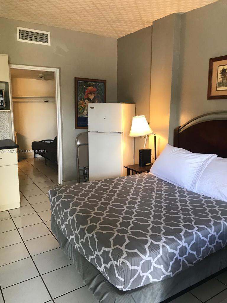 DIPLOMAT GOLF & RACQUET C - Residential