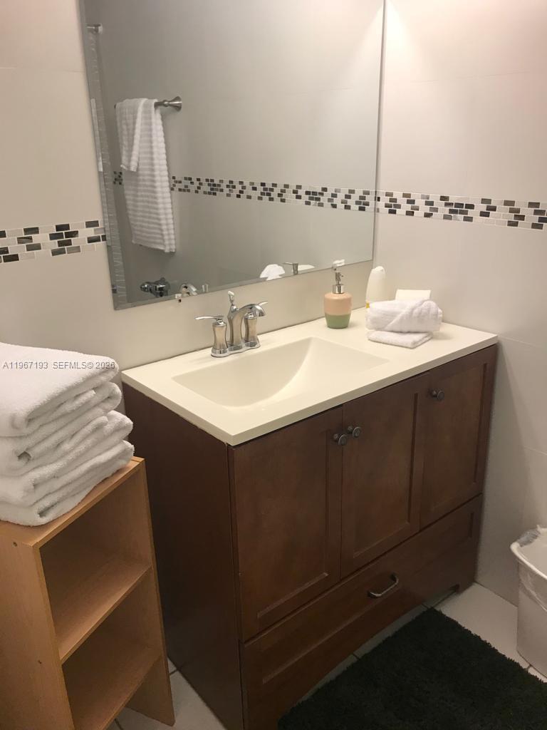 26 Diplomat Pkwy 2233