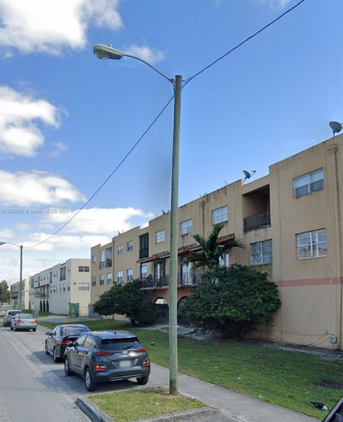 Condominium in Hialeah FL 1300 53rd St St 13.jpg