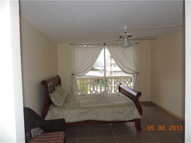 IMPERIAL TOWERS APTS COND - Residential Lease