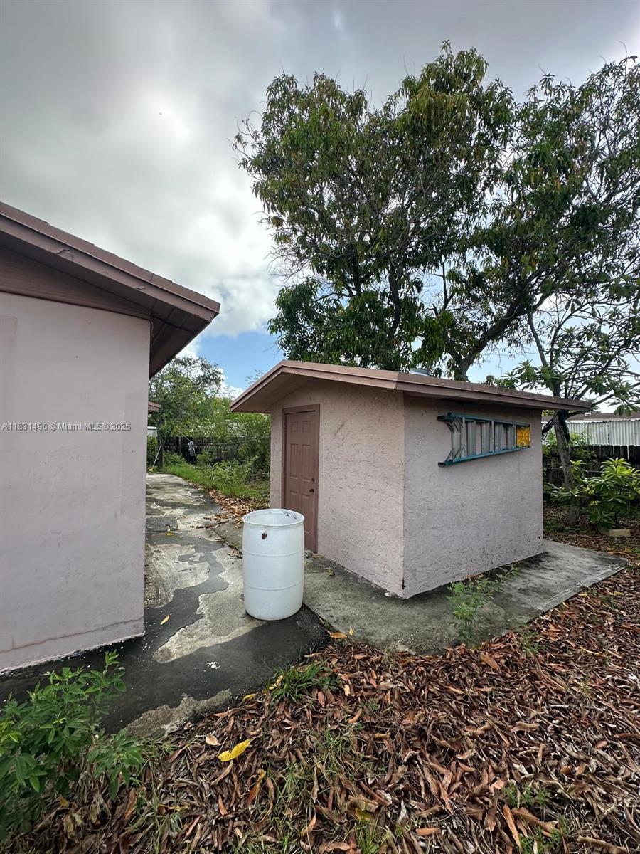 1360 SW 6th Ter