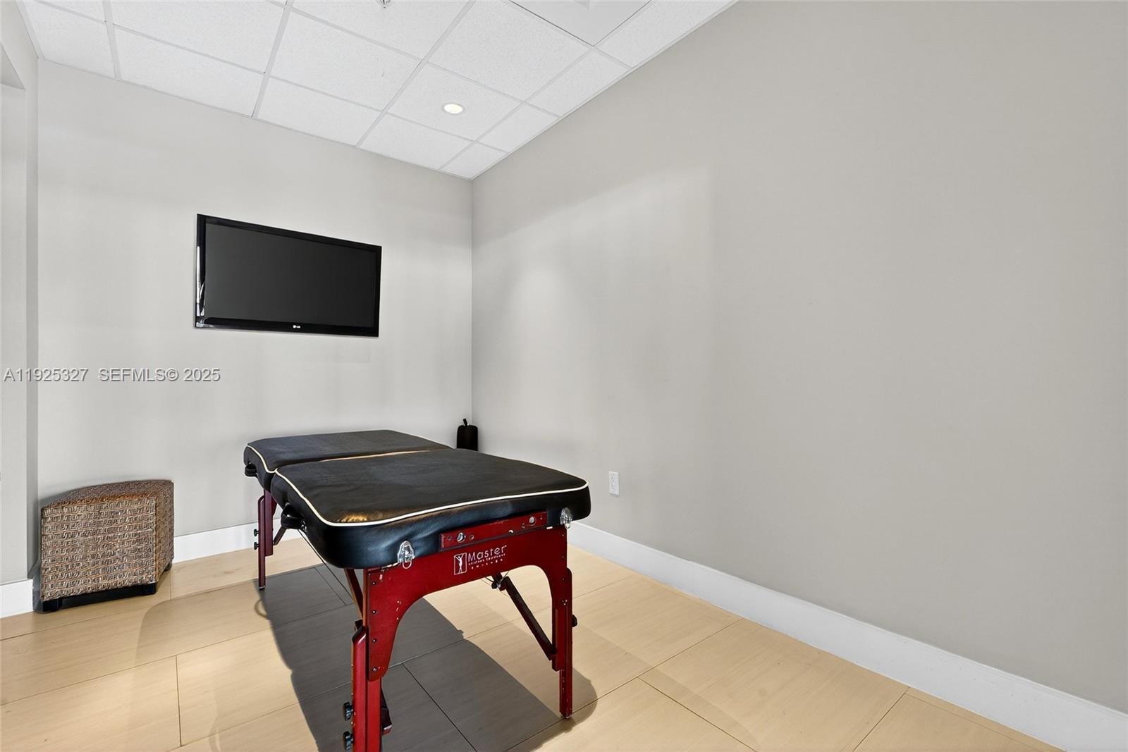 BLUE CONDO - Residential