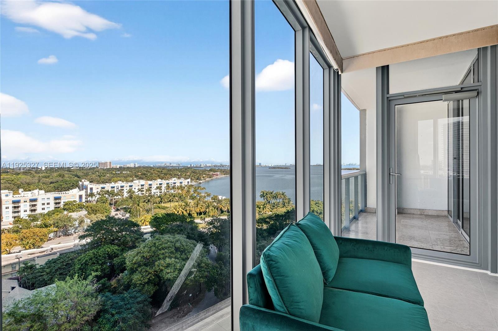 BLUE CONDO - Residential