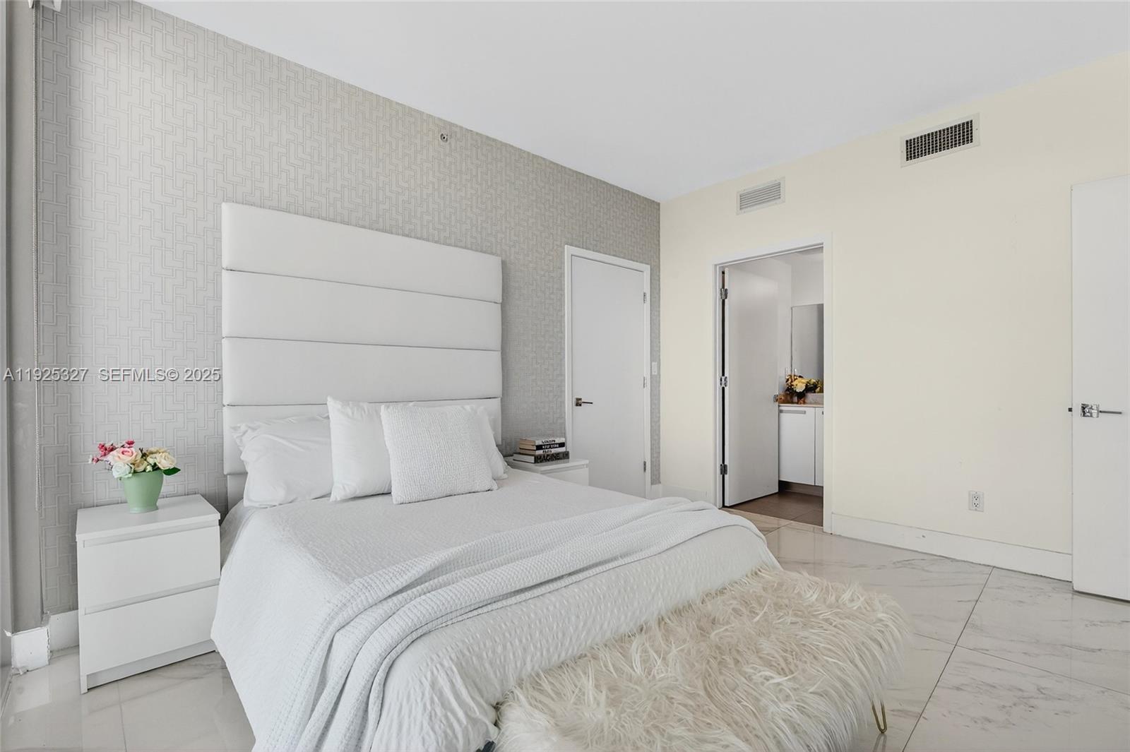 BLUE CONDO - Residential