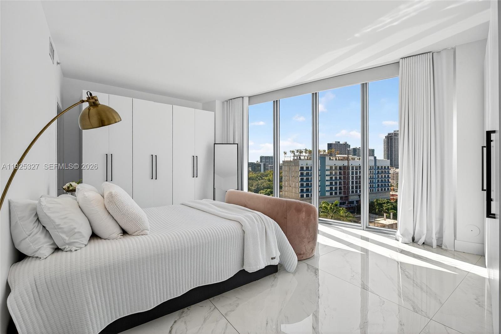 BLUE CONDO - Residential