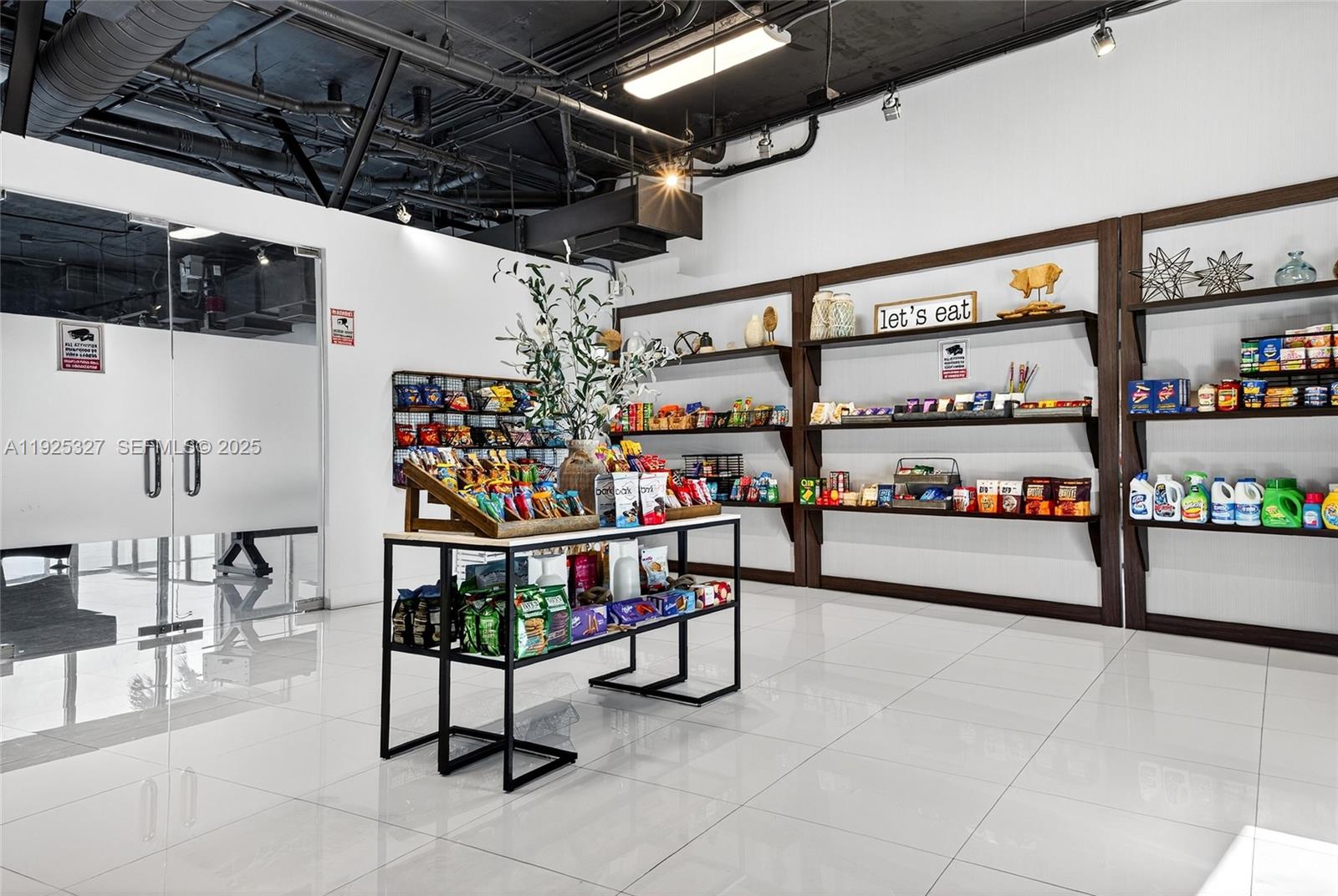 BLUE CONDO - Residential