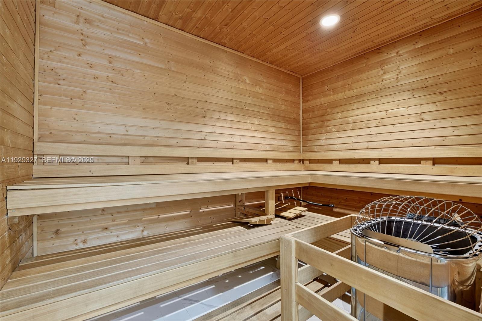 BLUE CONDO - Residential