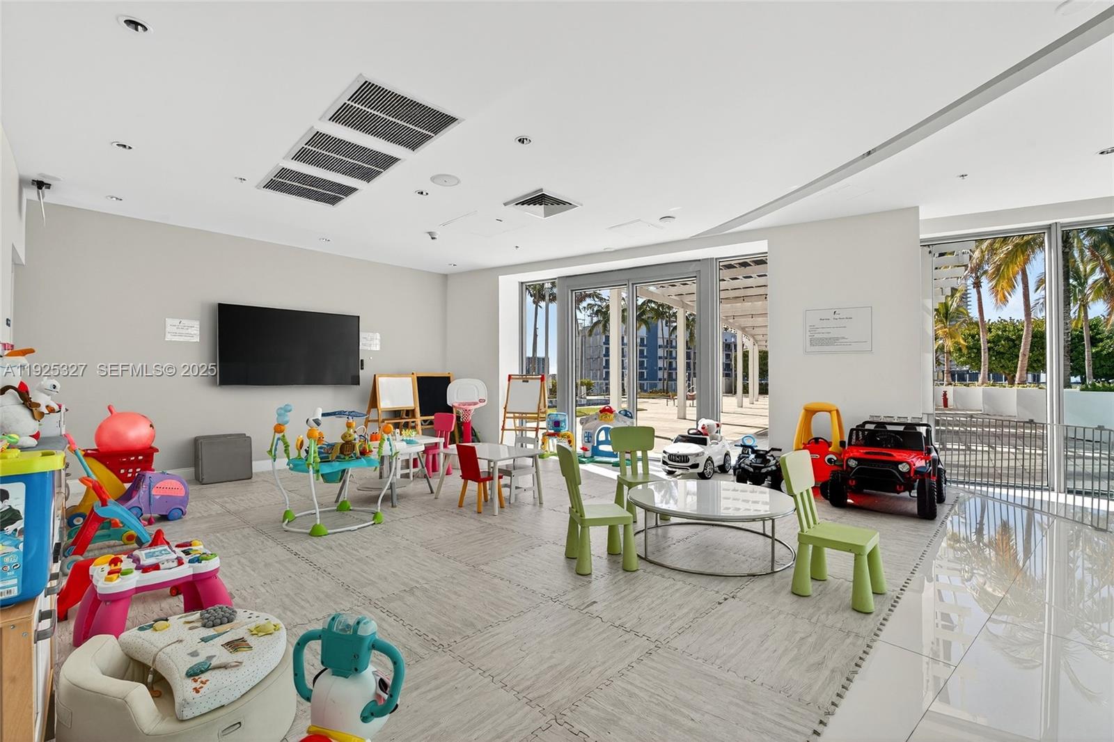 BLUE CONDO - Residential