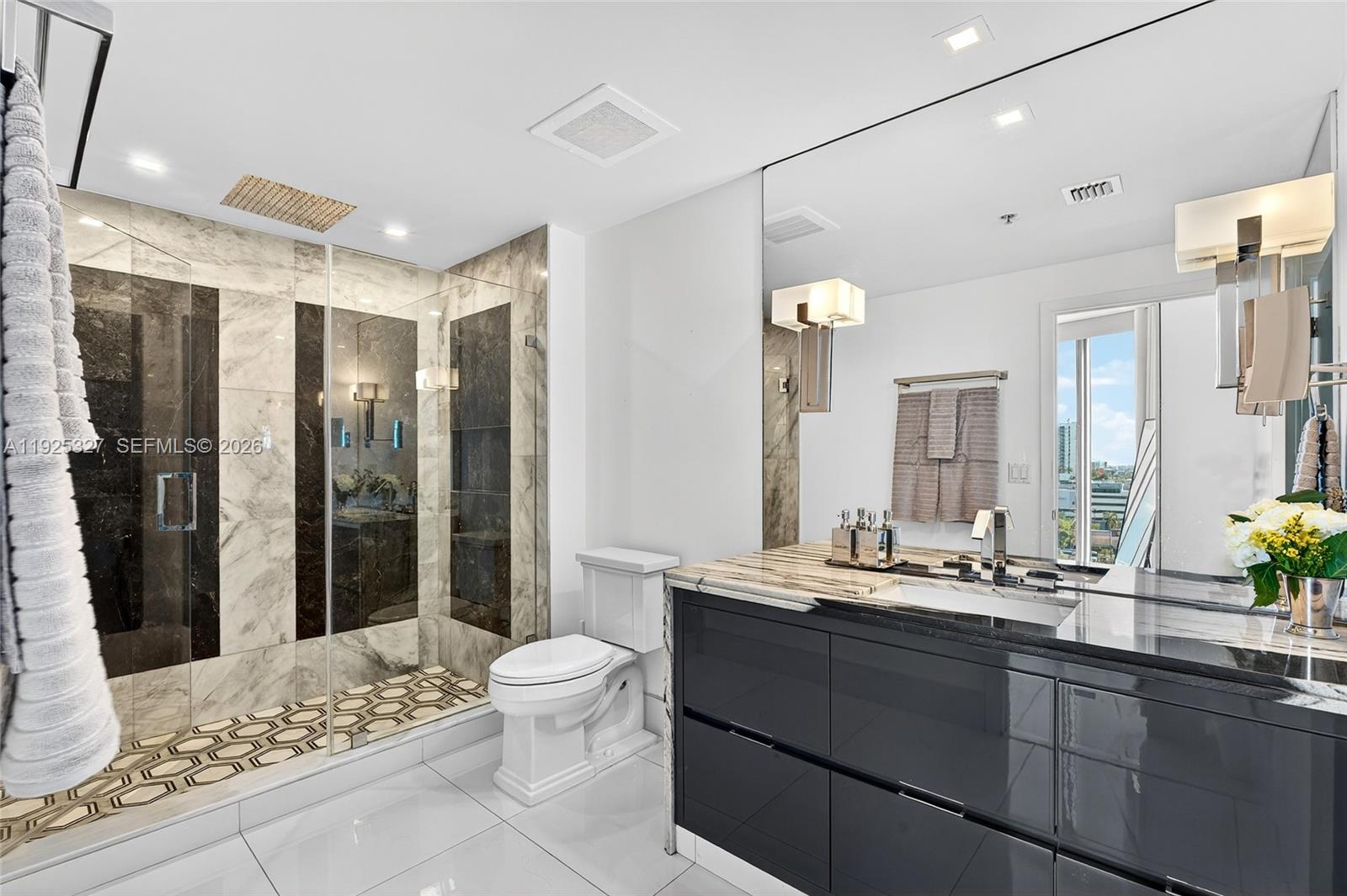 BLUE CONDO - Residential