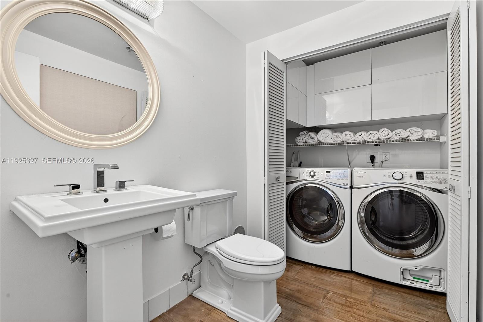 BLUE CONDO - Residential