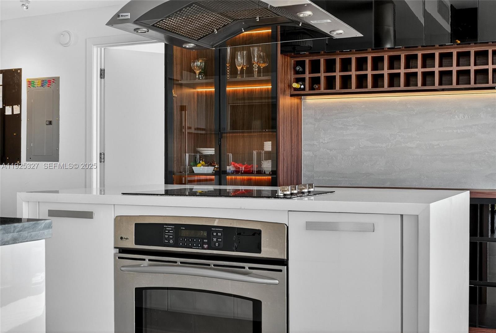 BLUE CONDO - Residential