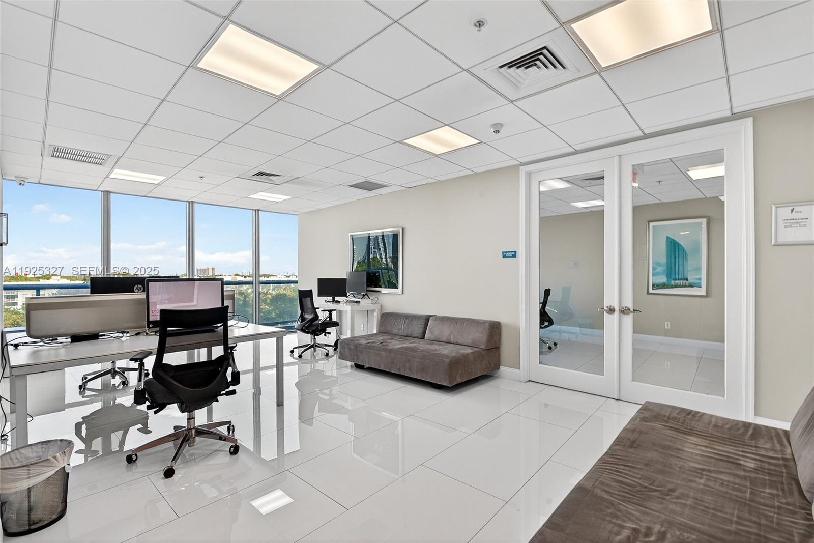 BLUE CONDO - Residential