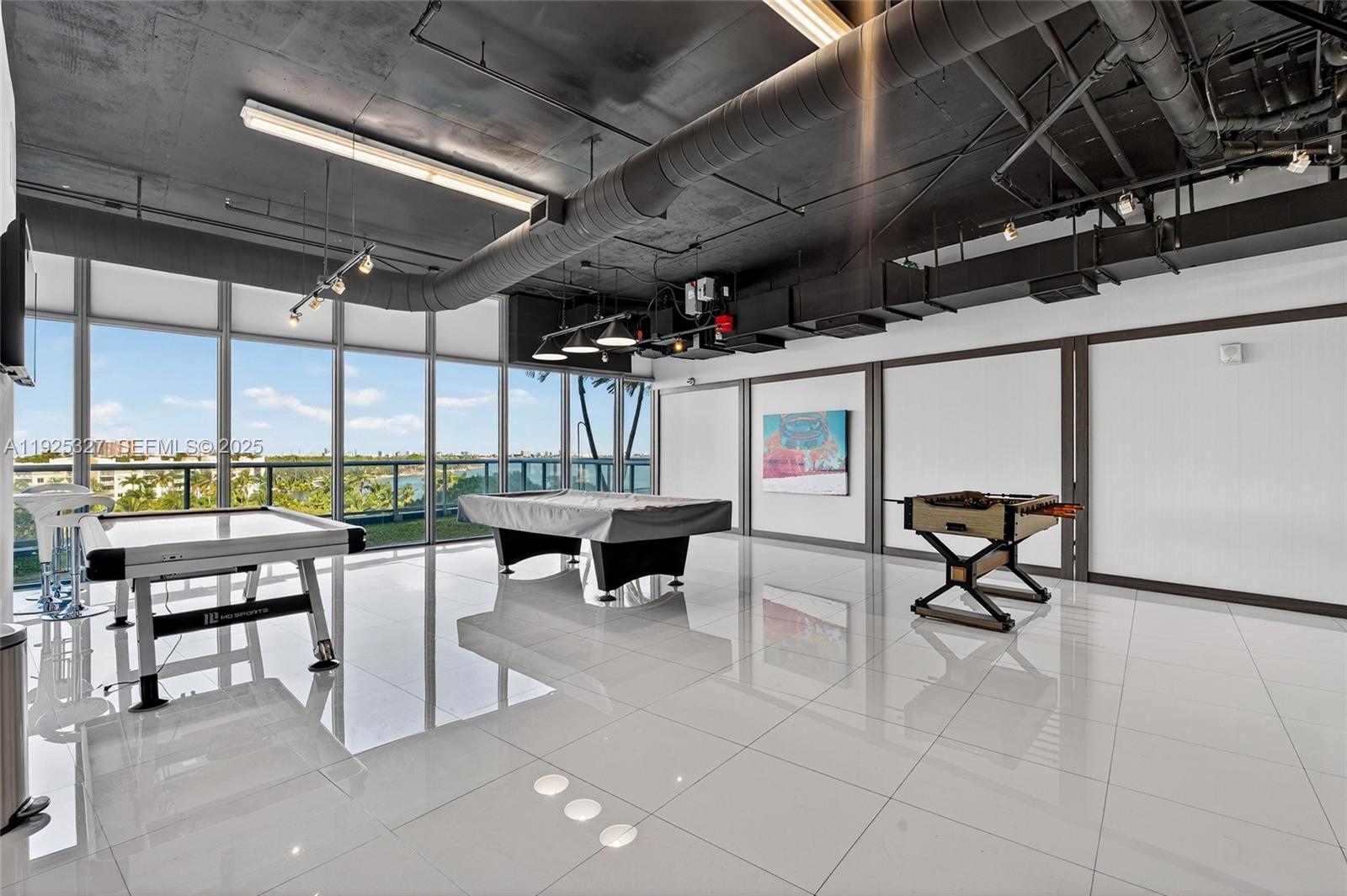 BLUE CONDO - Residential