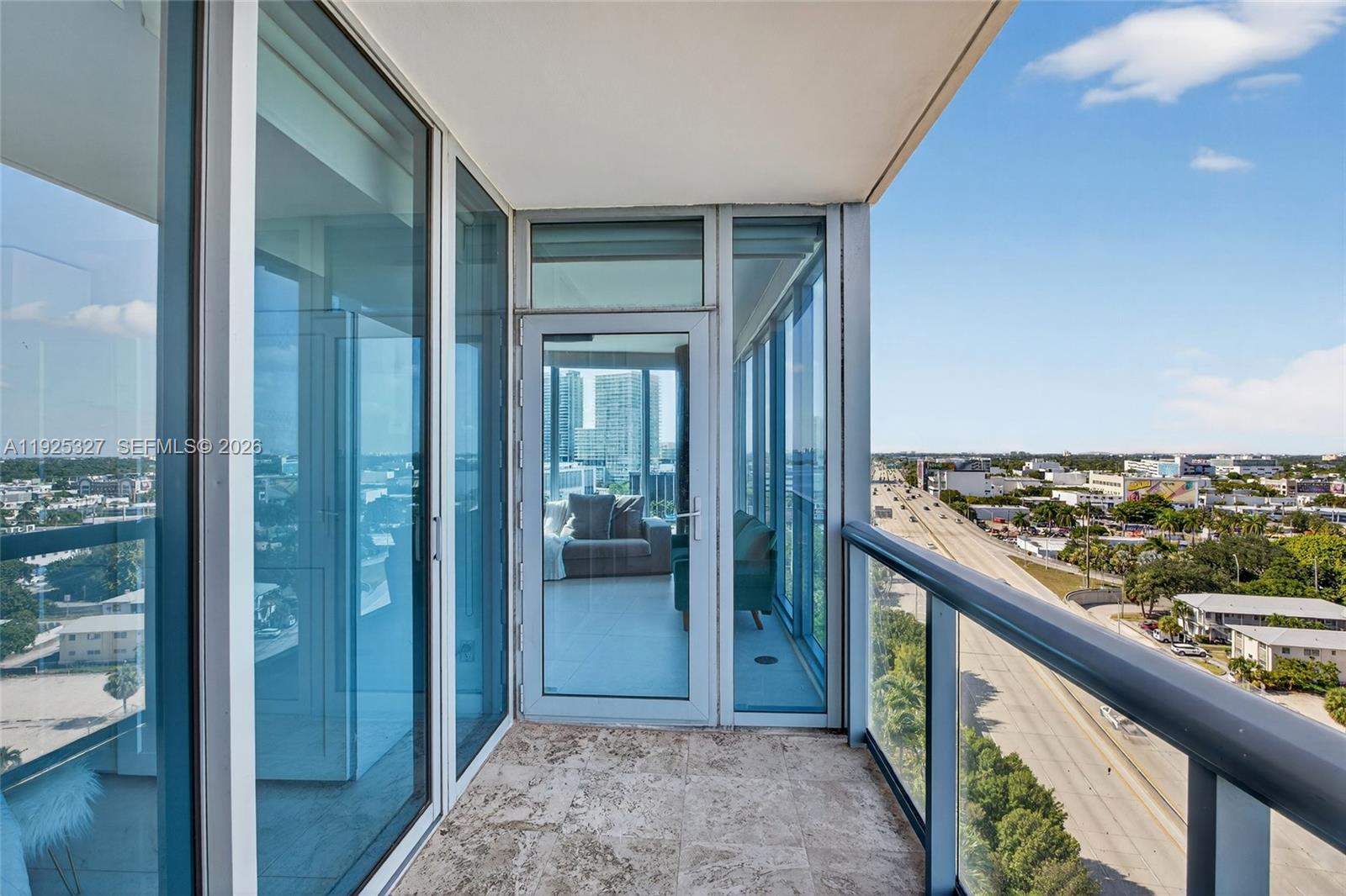 BLUE CONDO - Residential