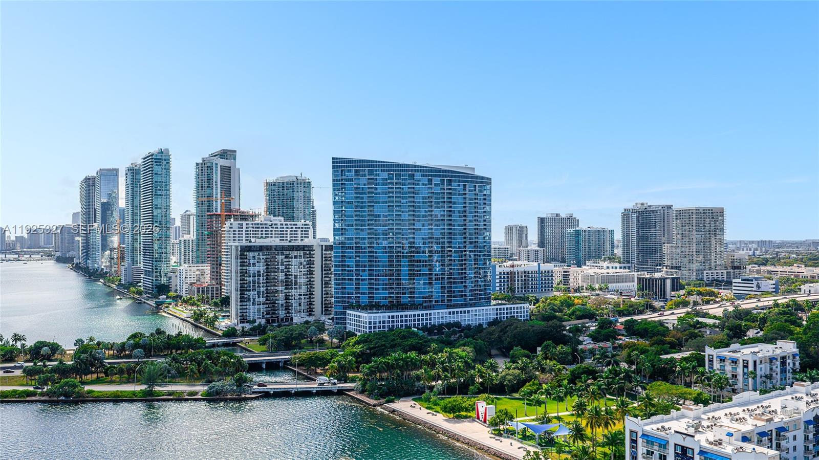 BLUE CONDO - Residential