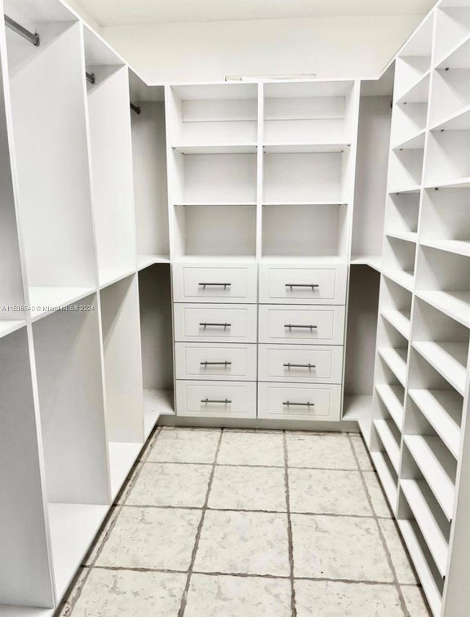 VENETIAN SEC KEYSTONE POI - Residential