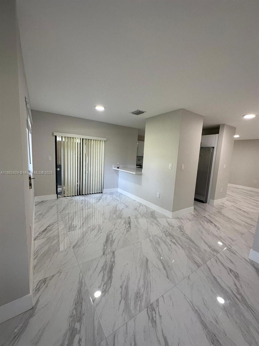 Completely Remodeled unit at The Courts of Bayshore. 3/2.5 Townhouse with new tile and laminate floors, new appliances, new kitchen, freshly painted in resort style community. Large rooms with plenty of closet space.