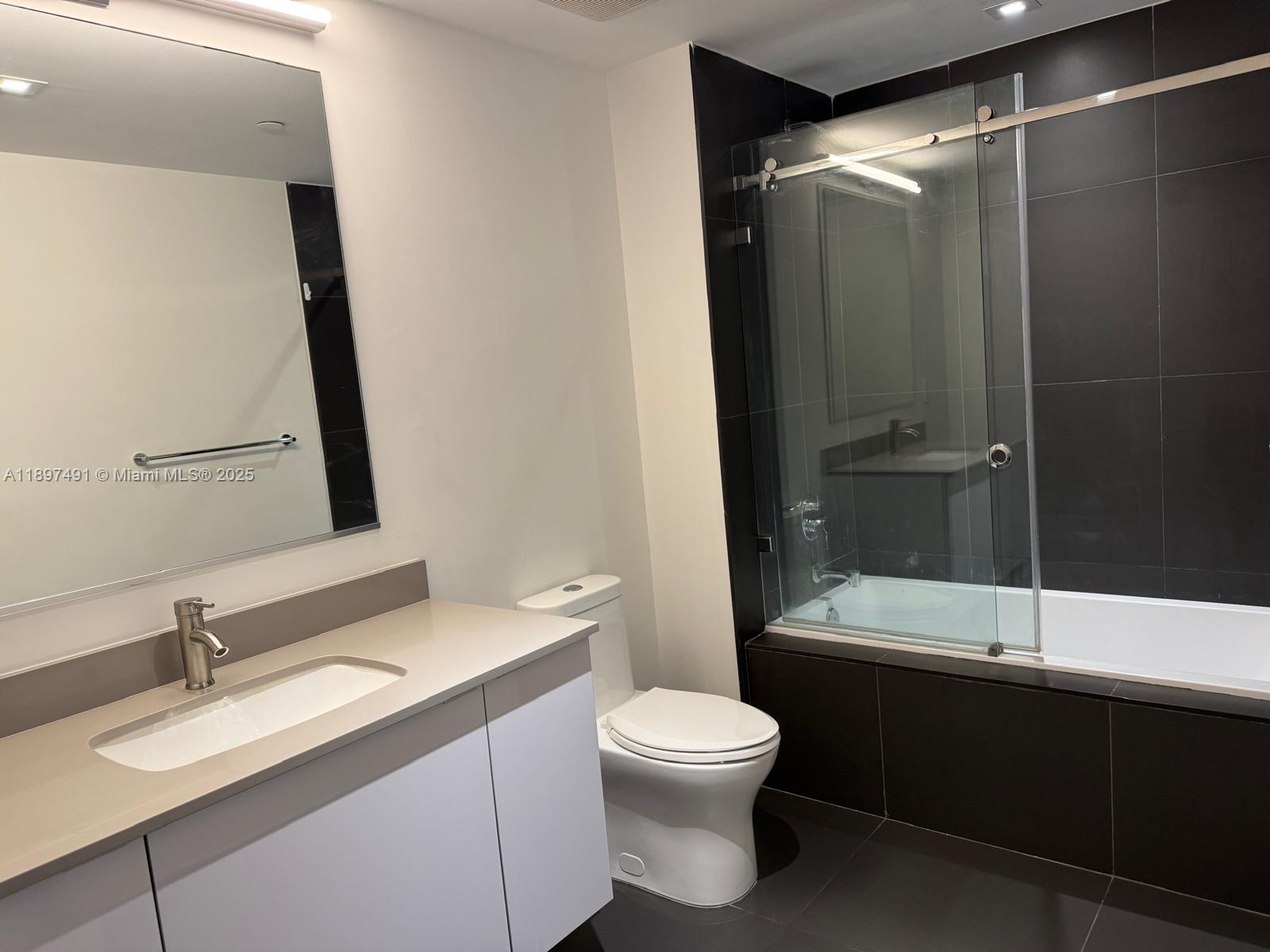 CANVAS CONDO - Residential