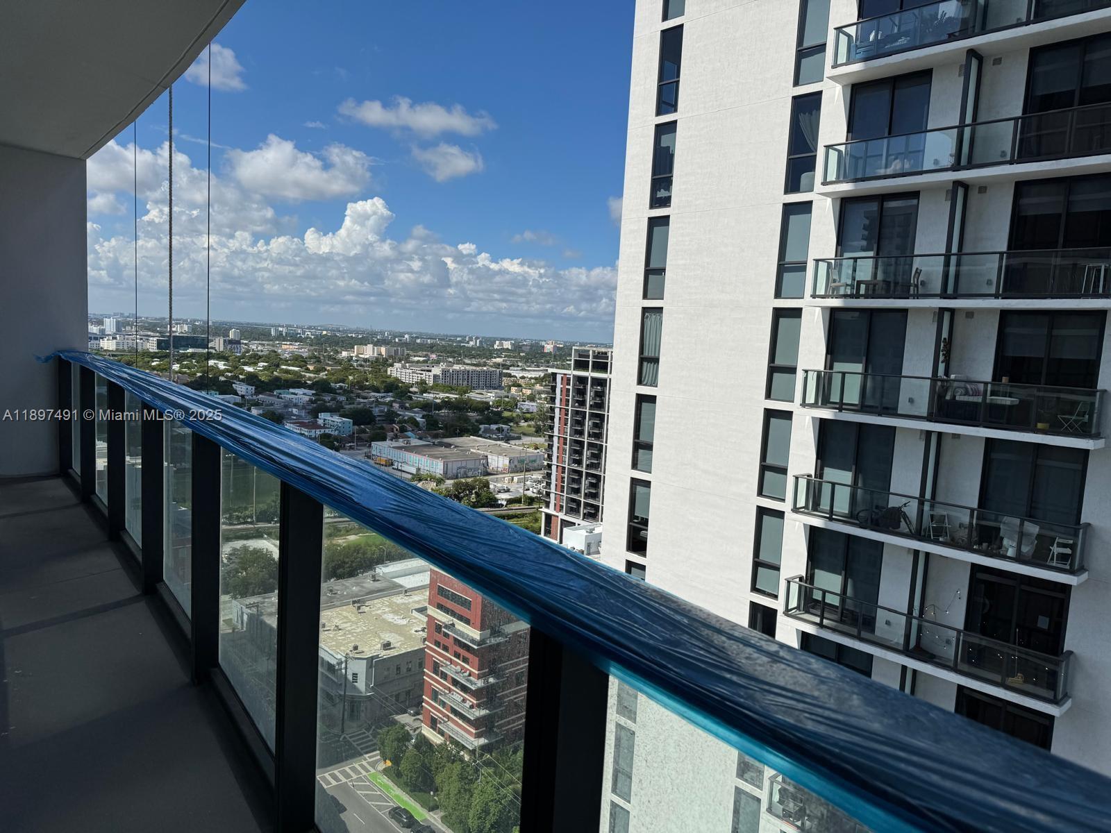 CANVAS CONDO - Residential