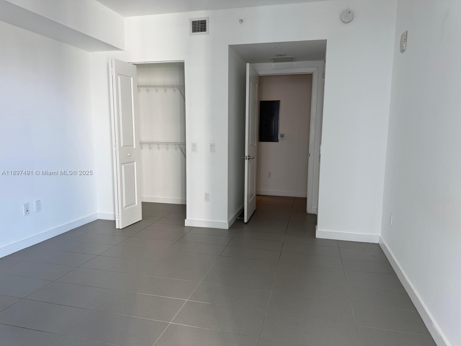 CANVAS CONDO - Residential