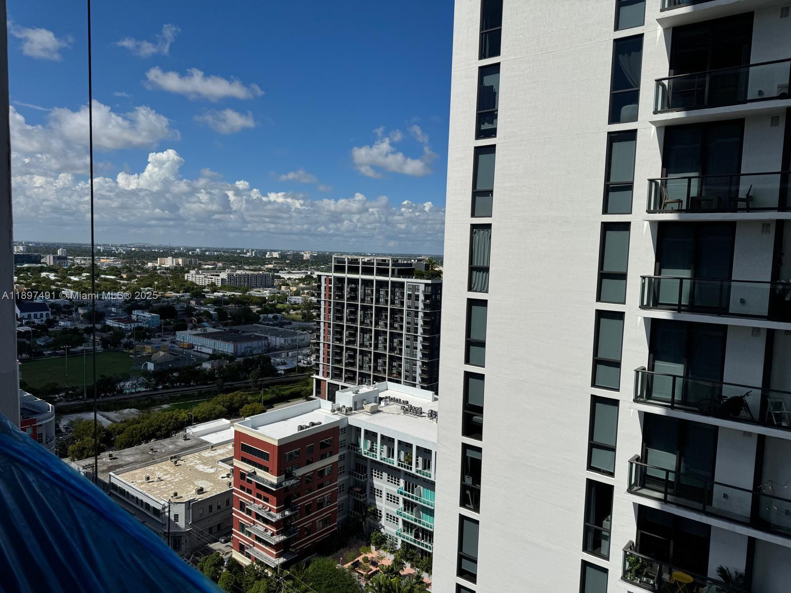 CANVAS CONDO - Residential