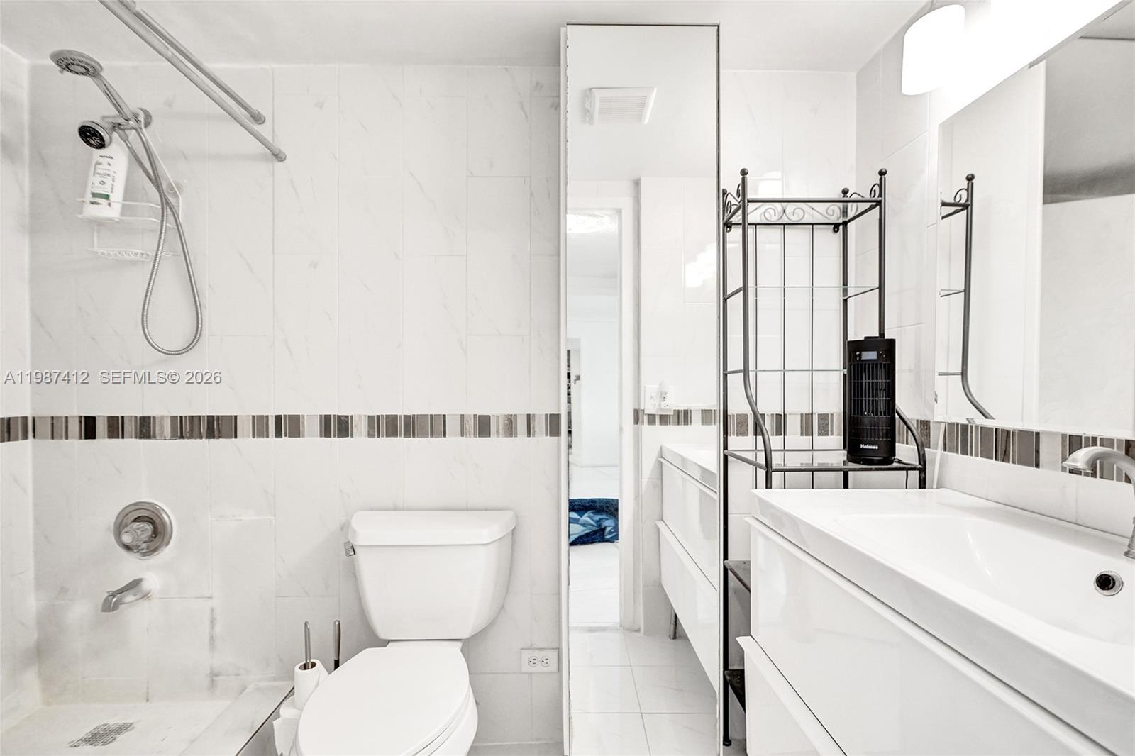 WINSTON TOWERS 200 - Residential