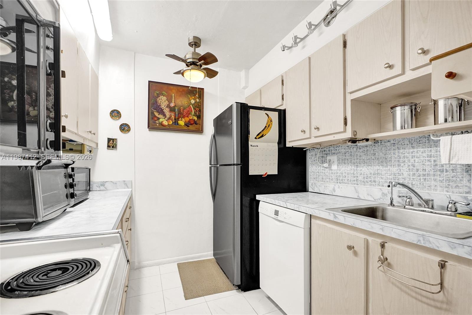 WINSTON TOWERS 200 - Residential