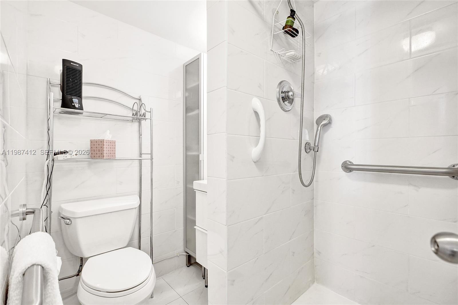 WINSTON TOWERS 200 - Residential