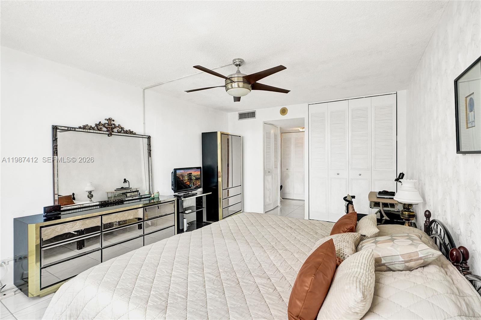 WINSTON TOWERS 200 - Residential