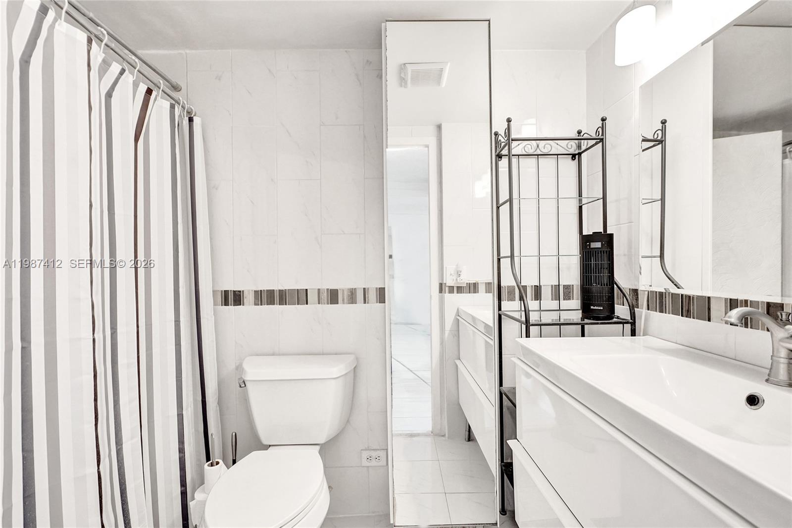 WINSTON TOWERS 200 - Residential