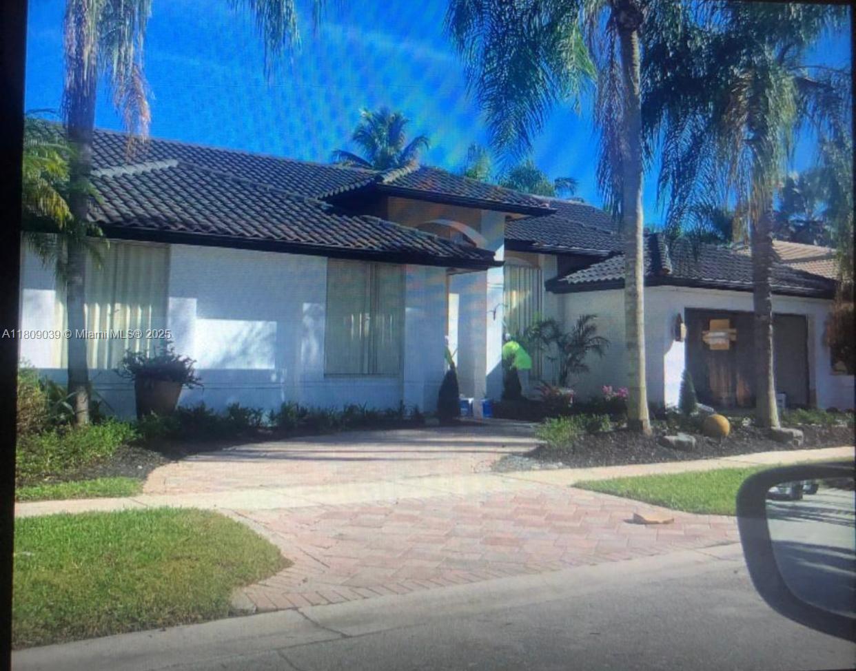 28 Nw 108th Way, Plantation, Miami-Dade County, Florida - 4 Bedrooms  
3 Bathrooms - 