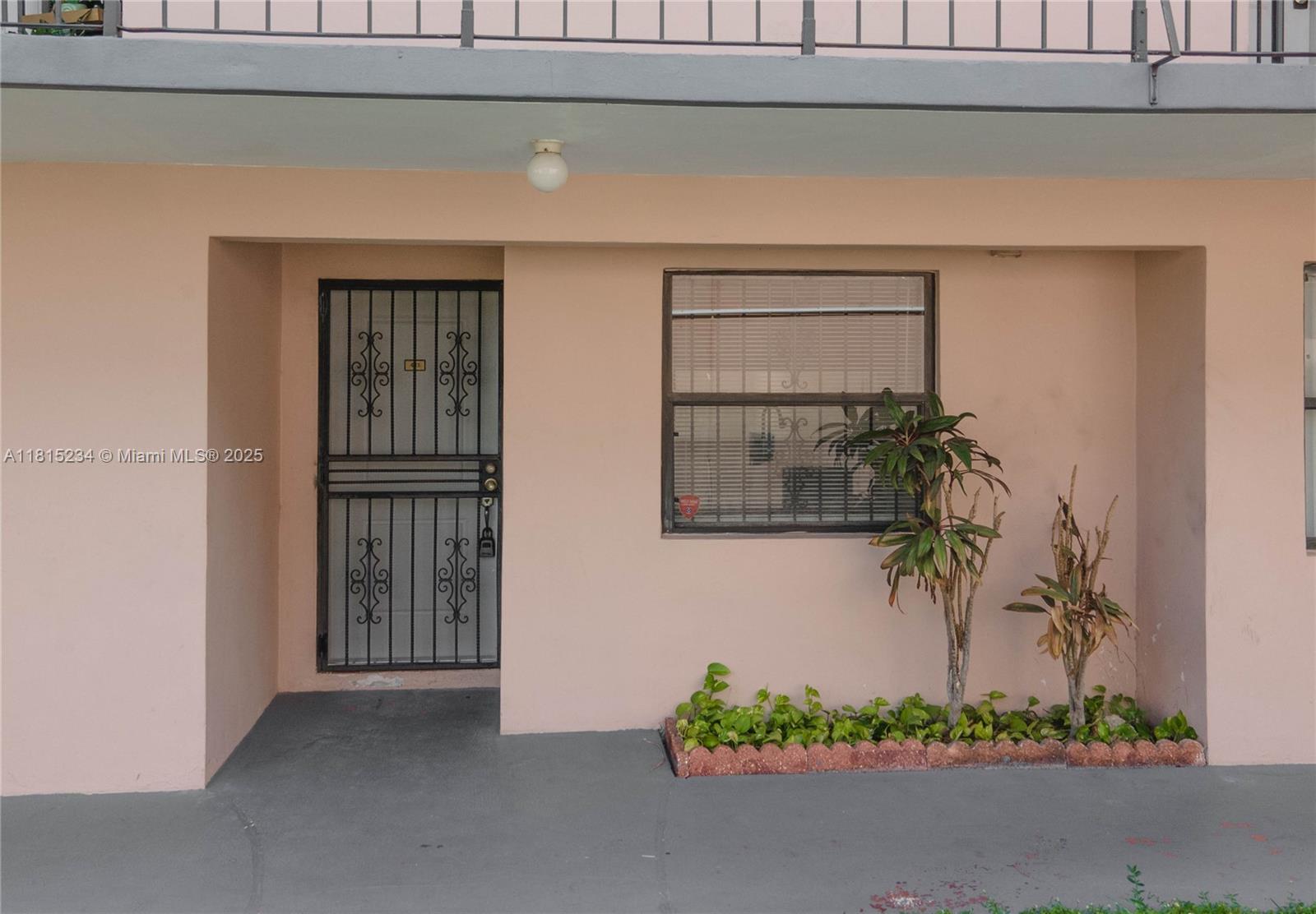 Rental Property at 5851 W 20th Ave 403, Hialeah, Miami-Dade County, Florida - Bedrooms: 2 
Bathrooms: 2  - $2,000 MO.