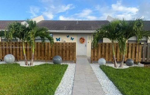 1327 Towhee St Homestead FL 33035