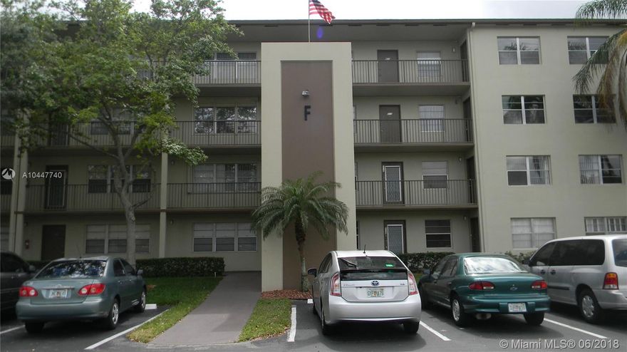 Beautiful FIRST FLOOR Apartment, 2 Beds 1.5 Baths Screened porch overlooks Lake and Golf course. 1st class 55+ community with Grand clubhouse on premises, movie theater, secure guard gates entry, fitness center, 8 swimming pools, Bus transportation, Tennis, Shows, billiards, pharmacy, place of Workshop, cafe, golf and more. Quick access to I-75. Washer & Dryer in same floor.As per HOA minimum credit Score requirement is 650.