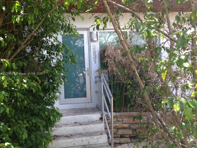 Rental Property at 3931 Garden Ave 3931, Miami Beach, Miami-Dade County, Florida - Bedrooms: 1 
Bathrooms: 1  - $2,500 MO.