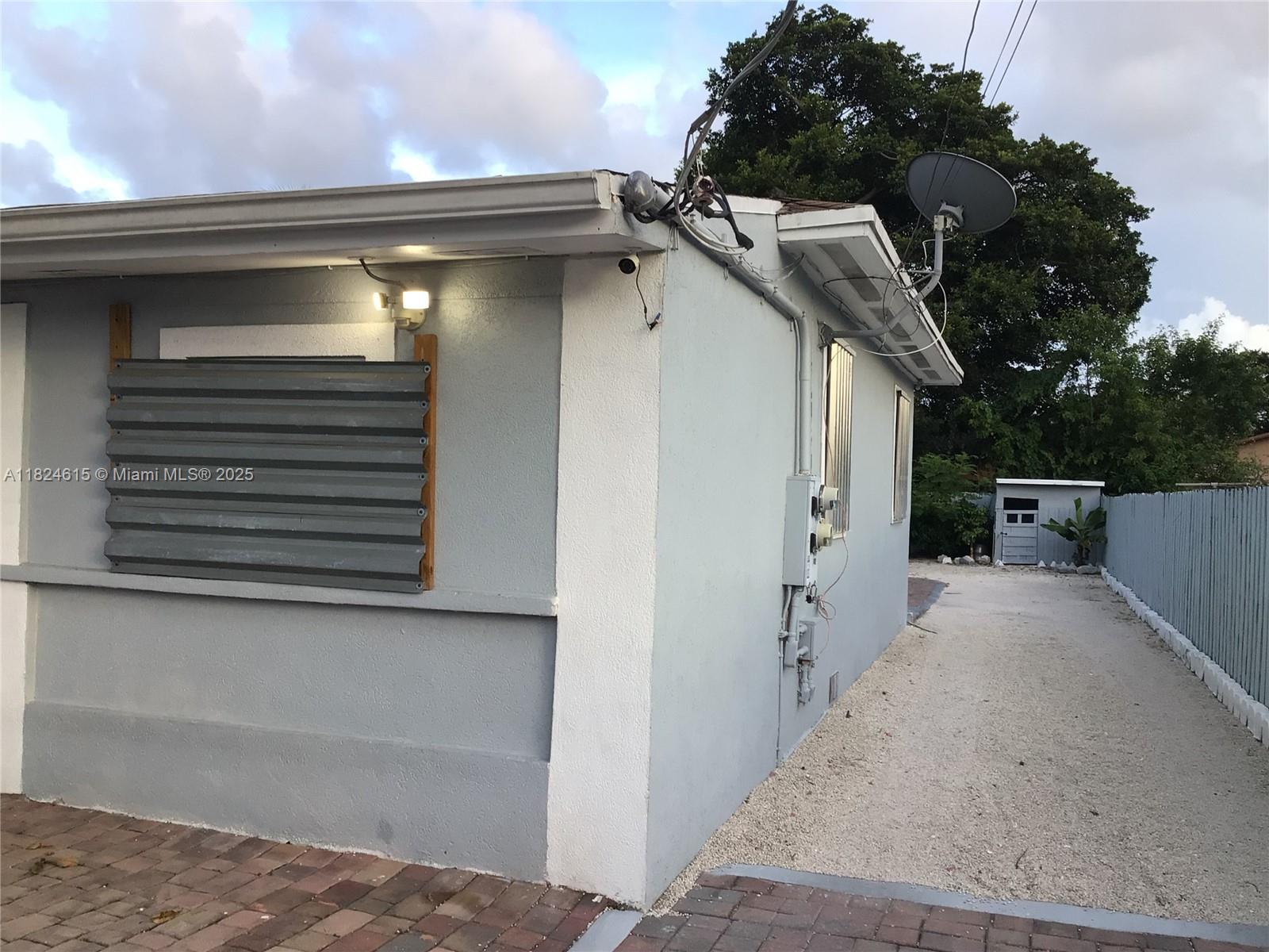 1860 NW 45th St, Miami, FL, 33142/$640,000 2 1860 NW 45th St